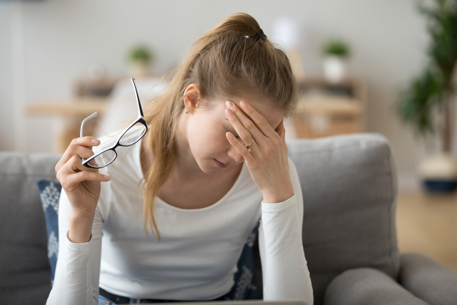 ¿Gafas prestadas? ¡Cuidado! Lo que ves bien podría hacerle daño a tus ojos